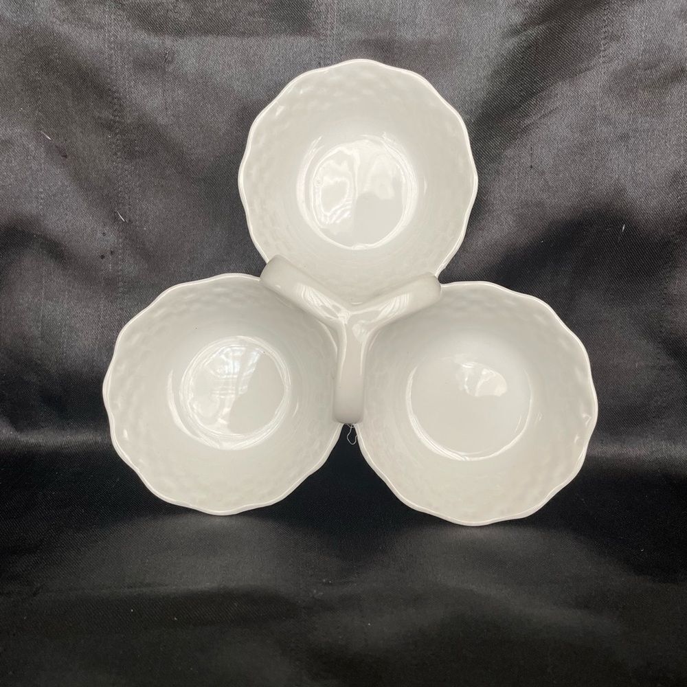 WHITE CERAMIC TRINKET DISH